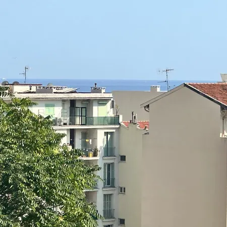 شقة With Veranda 5min Walk To The *